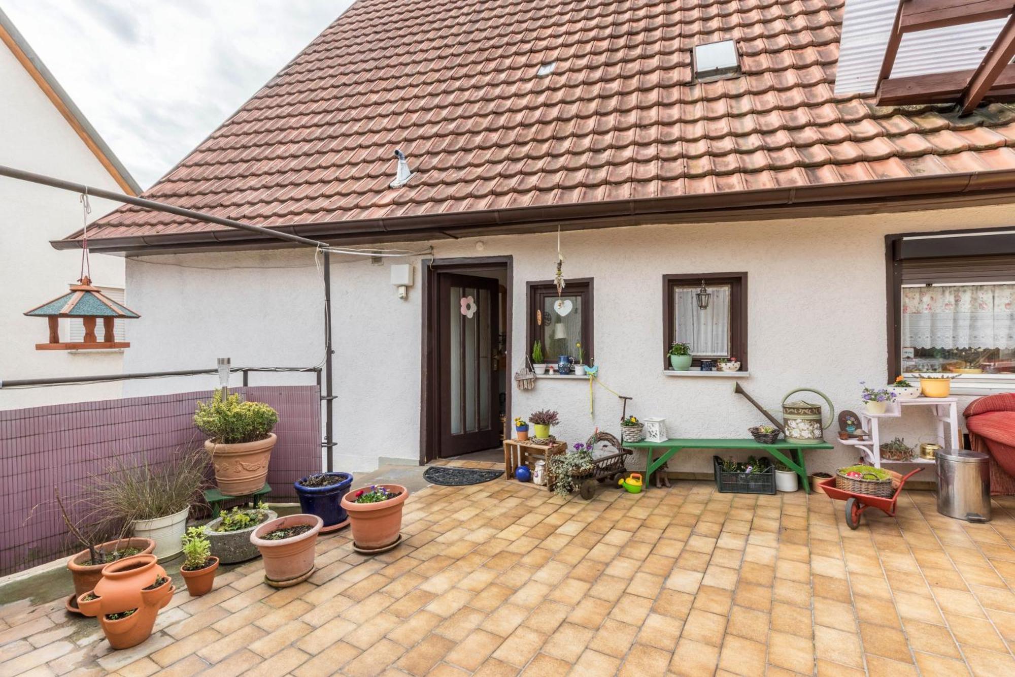 Apartmenthaus Ferienwohnungen Sila Weinstadt Exterior foto