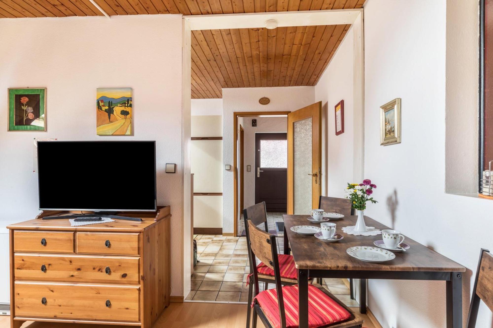 Apartmenthaus Ferienwohnungen Sila Weinstadt Exterior foto