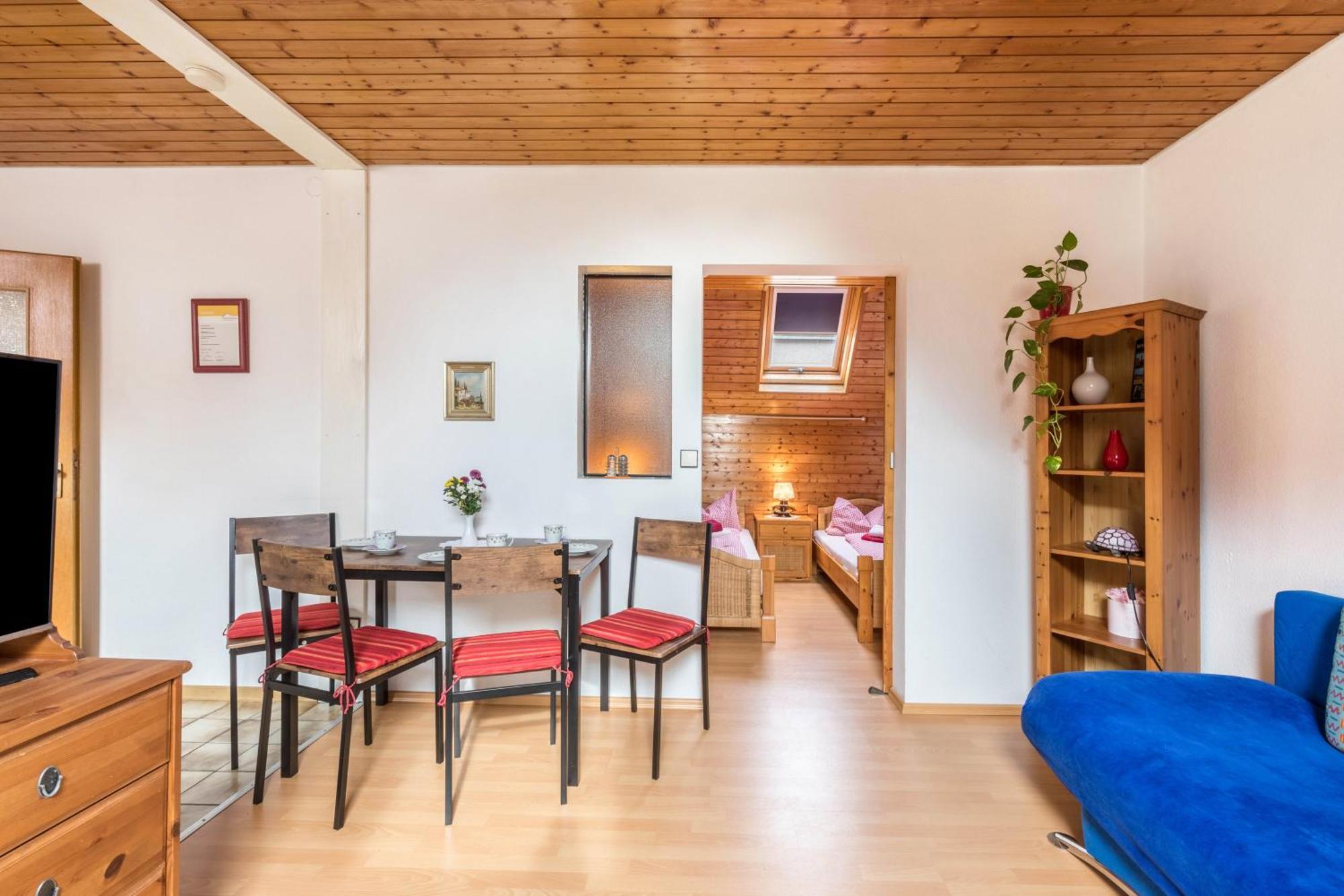 Apartmenthaus Ferienwohnungen Sila Weinstadt Exterior foto