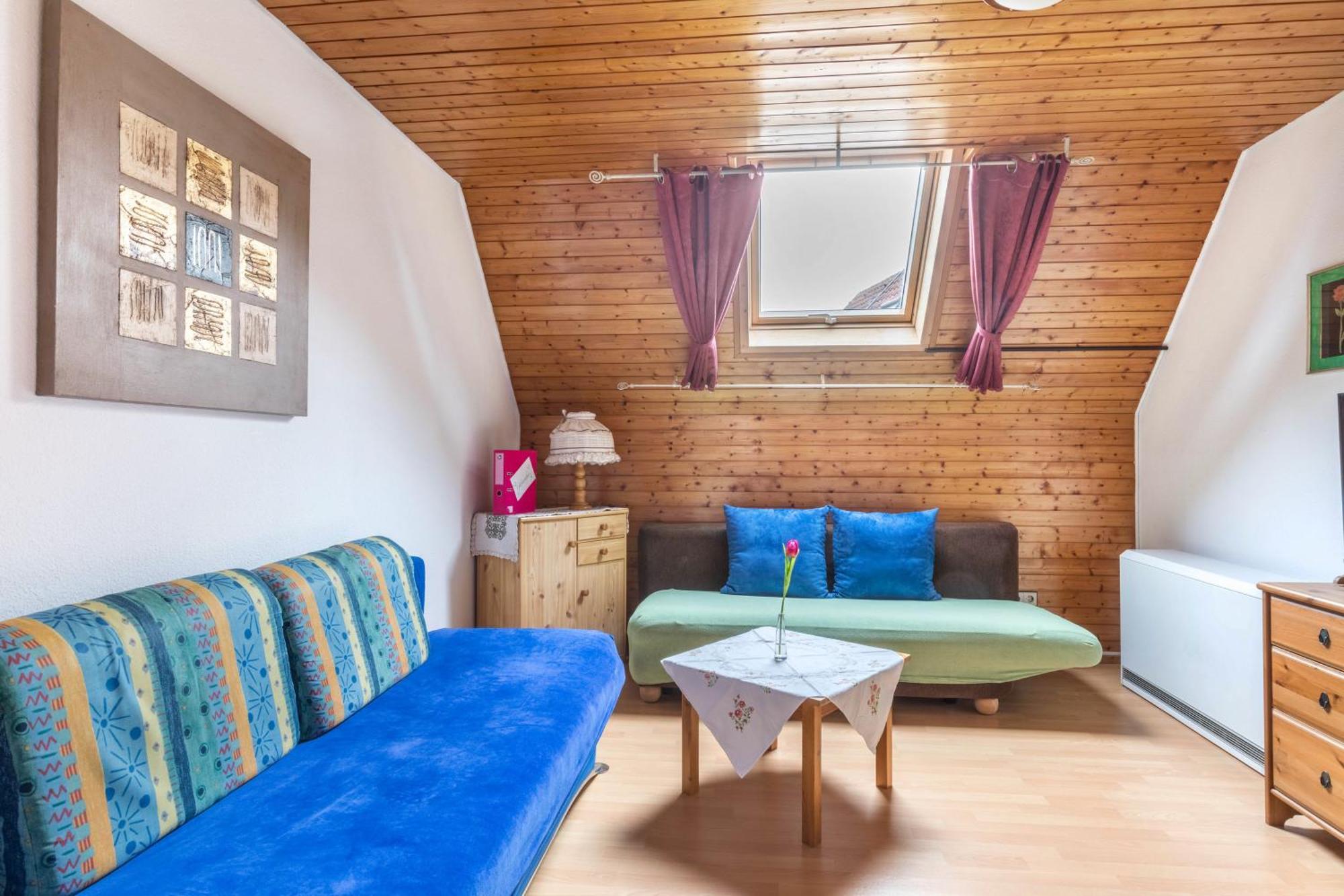 Apartmenthaus Ferienwohnungen Sila Weinstadt Exterior foto